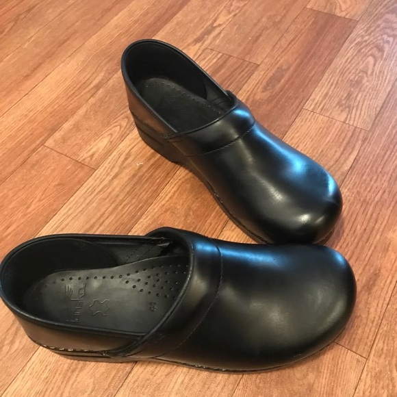 Like new Dansko clogs - Picture 1 of 3